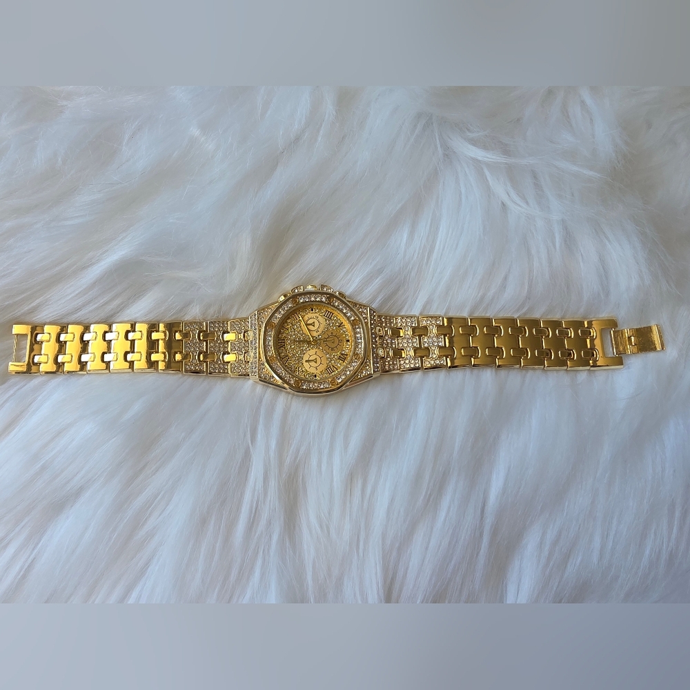 Men Watch, Color Gold & Gemstone